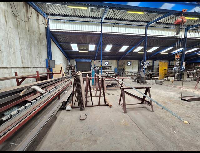 1,673M² WAREHOUSE FOR SALE IN BOOYSENS